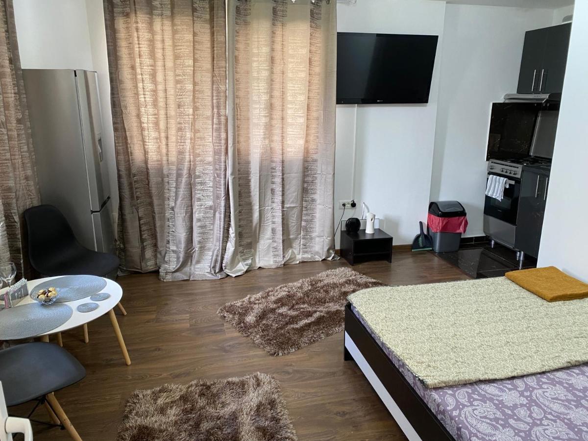 Amazing 1 Bed Flat Apartment Craiova Exterior photo